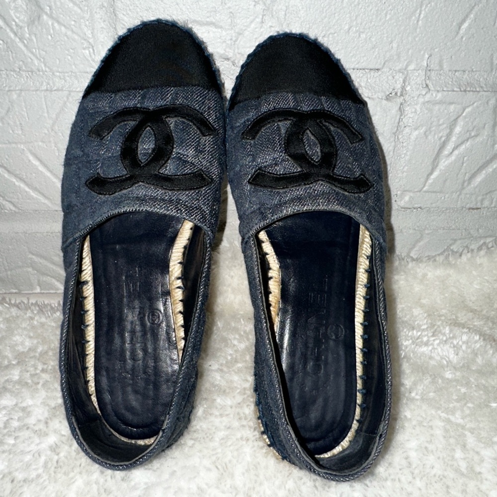 Chanel Denim Blue and Black CC Espadrille Size 37 - Picture 5 of 13